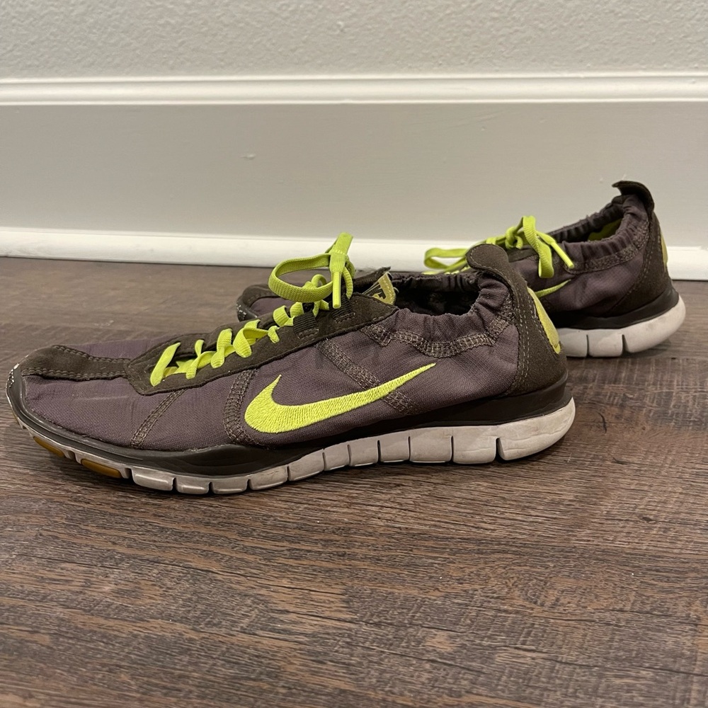 Charcoal grey & neon yellow Nike free twist tennis shoes-